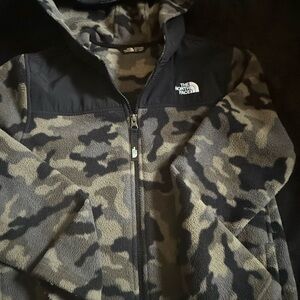 The North Face Black & Olive Camo Fleece Jacket. Youth boys size large 14/16